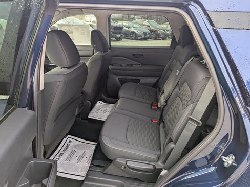 New 2025 Nissan Pathfinder SV image 11