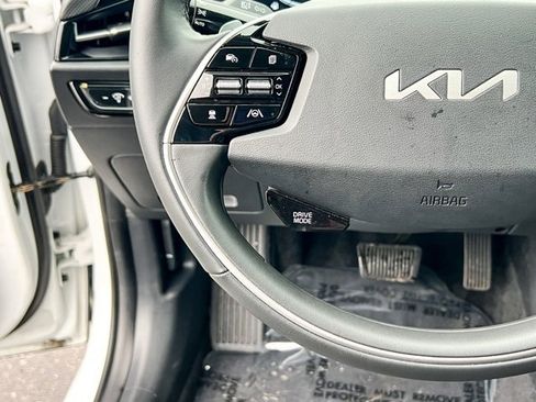 Used 2024 Kia Niro EX image 24