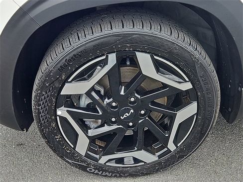 Certified 2024 Kia Seltos SX w/ SX Sunroof Package image 7