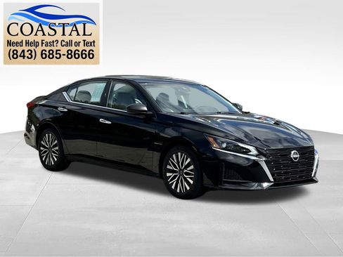Used 2025 Nissan Altima 2.5 SV FWD image 3