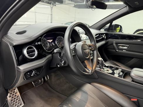 Used 2019 Bentley Bentayga image 17