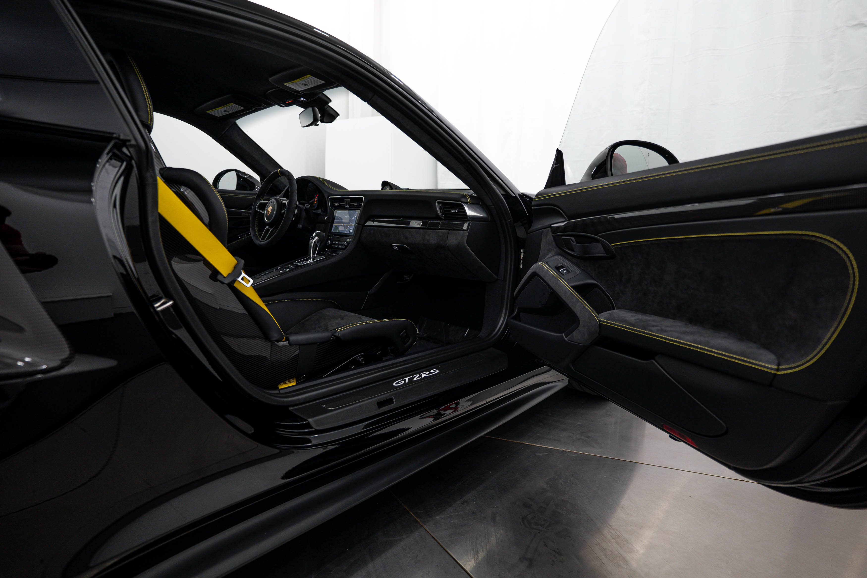 Certified 2018 Porsche 911 GT2 RS RWD image 13