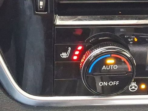 Used 2021 Nissan Rogue Platinum image 25