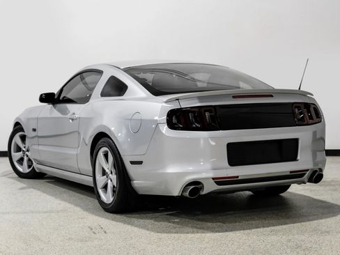 Used 2013 Ford Mustang GT Premium w/ Comfort Pkg RWD image 8