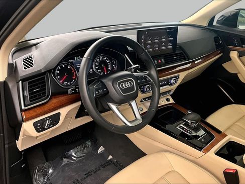 Used 2023 Audi Q5 2.0T Premium w/ Convenience Package AWD/4WD image 18