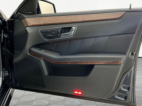 Used 2011 Mercedes-Benz E 350 4MATIC Sedan image 28