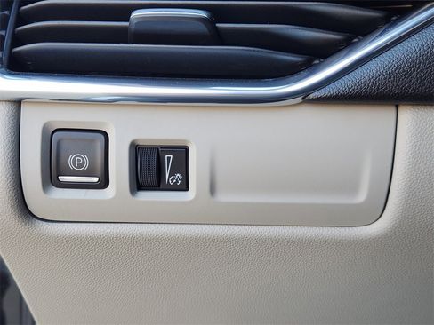 Used 2021 Cadillac XT4 Premium Luxury image 21