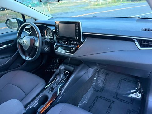 Used 2020 Toyota Corolla LE FWD image 17