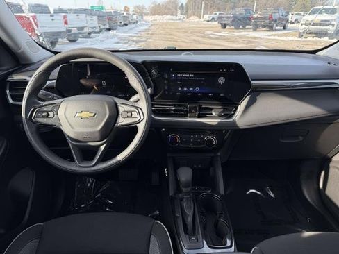 Used 2025 Chevrolet TrailBlazer LT image 13