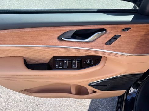 Used 2025 Jeep Grand Cherokee Summit AWD/4WD image 9
