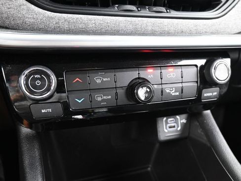 Used 2022 Jeep Compass Latitude image 22