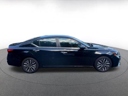 Used 2025 Nissan Altima 2.5 SV FWD image 22