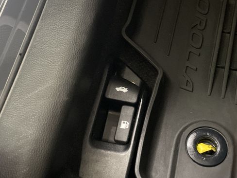 Used 2025 Toyota Corolla LE FWD image 35