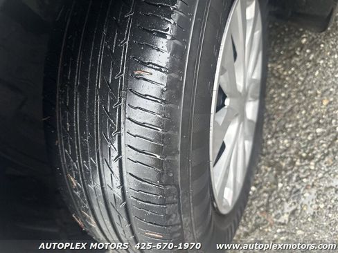 Used 2017 Nissan Rogue S image 19