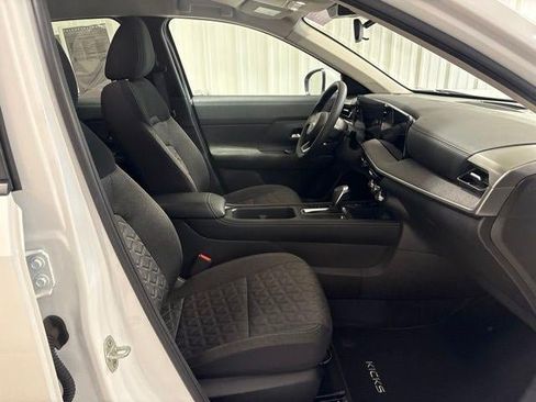 Used 2025 Nissan Kicks SV AWD/4WD image 23
