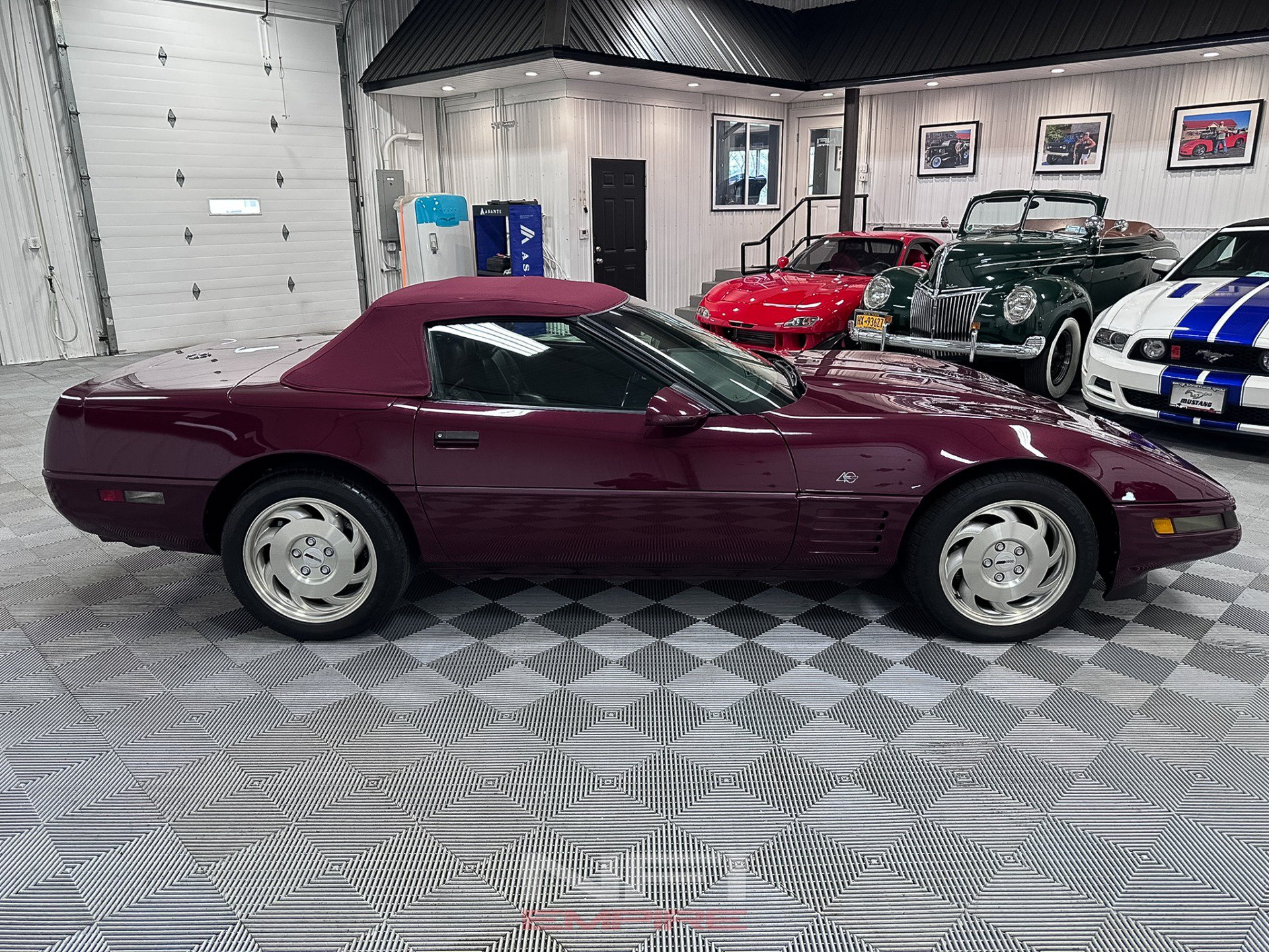 Used 1993 Chevrolet Corvette Coupe RWD image 13