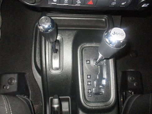 Used 2018 Jeep Wrangler Unlimited Sahara w/ Dual Top Group AWD/4WD image 34
