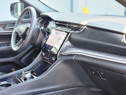 Used 2024 Jeep Grand Cherokee L Limited w/ Luxury Tech Group II image 13