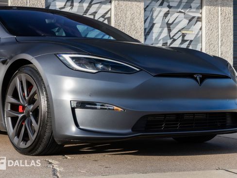Used 2022 Tesla Model S Plaid image 2