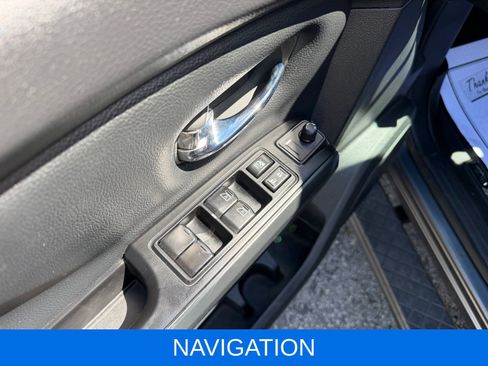 Used 2018 Nissan Titan SV w/ SV Convenience Package AWD/4WD image 12