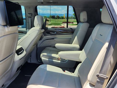 Used 2021 Cadillac Escalade Sport Platinum image 10