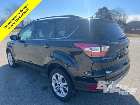 Used 2017 Ford Escape SE w/ Equipment Group 201A image 4