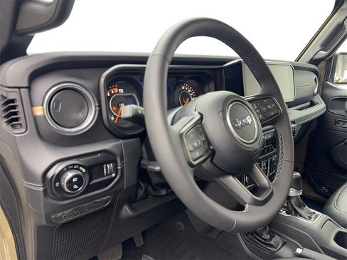 Used 2025 Jeep Gladiator Sport w/ Premium Package image 52