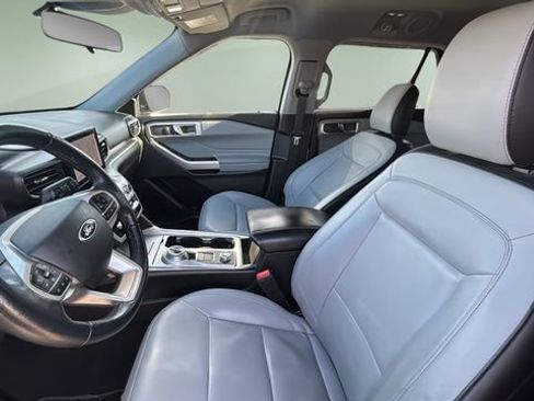 Used 2021 Ford Explorer XLT w/ Equipment Group 202A image 17