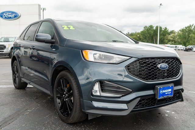 Used 2022 Ford Edge ST-Line w/ Cold Weather Package AWD/4WD image 4