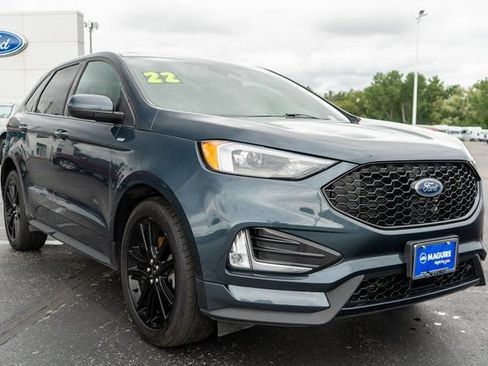 Used 2022 Ford Edge ST-Line w/ Cold Weather Package AWD/4WD image 4