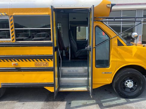 Used 2005 Chevrolet Express 3500 w/ School Bus Package RWD image 18