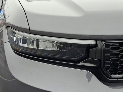 Used 2023 Jeep Grand Cherokee L Laredo image 9