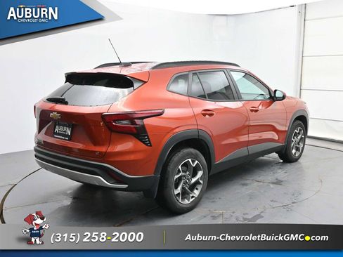 Used 2024 Chevrolet Trax LT w/ Driver Confidence Package FWD image 15