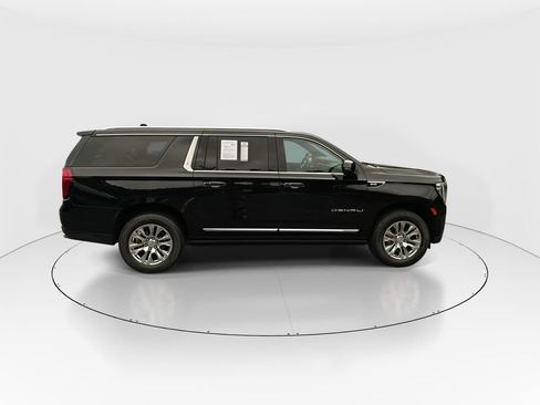 Used 2024 GMC Yukon XL Denali AWD/4WD image 9