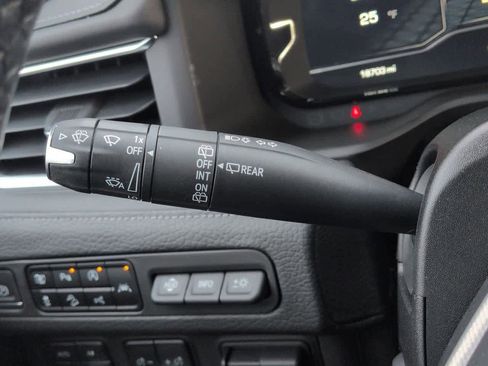 Used 2023 GMC Yukon Denali w/ Denali Reserve Package image 29