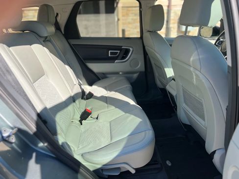 Used 2017 Land Rover Discovery Sport SE image 36