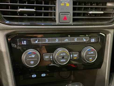 Used 2022 Volkswagen Taos SEL image 24