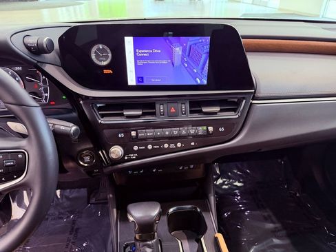 Certified 2024 Lexus ES 350 w/ Premium Package FWD image 22