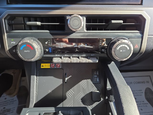 Used 2025 Toyota 4Runner TRD Off-Road Premium AWD/4WD image 25