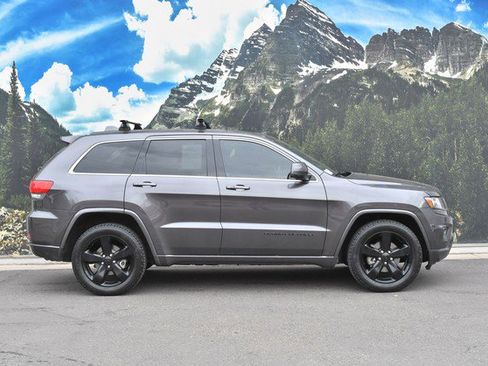 Used 2015 Jeep Grand Cherokee Altitude image 2