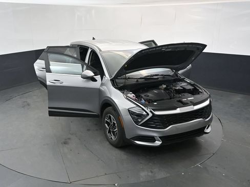 Used 2025 Kia Sportage LX AWD/4WD image 17