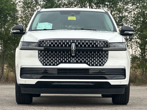 Used 2026 Lincoln Navigator L Reserve AWD/4WD image 10
