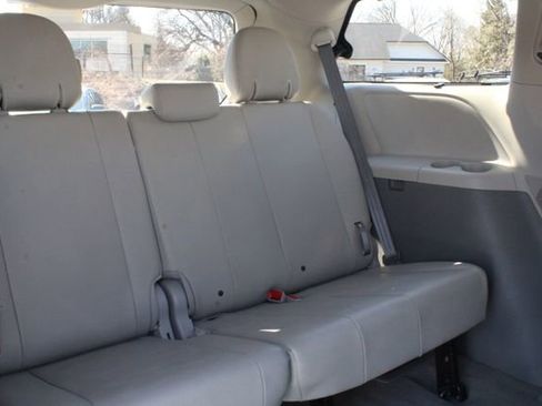 Used 2013 Toyota Sienna XLE image 28