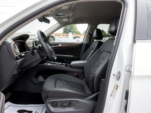 Used 2024 Volkswagen Atlas SE image 13