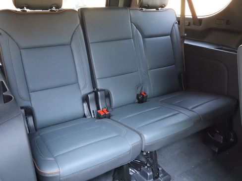 Used 2025 GMC Yukon XL AT4 AWD/4WD image 20