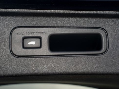 Used 2025 Honda Pilot EX-L image 12