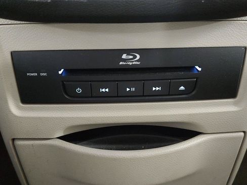 Used 2014 Chrysler Town & Country Touring-L w/ Trailer Tow Group FWD image 11