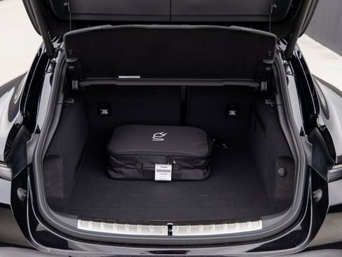 Used 2025 Porsche Taycan 4 Cross Turismo image 29