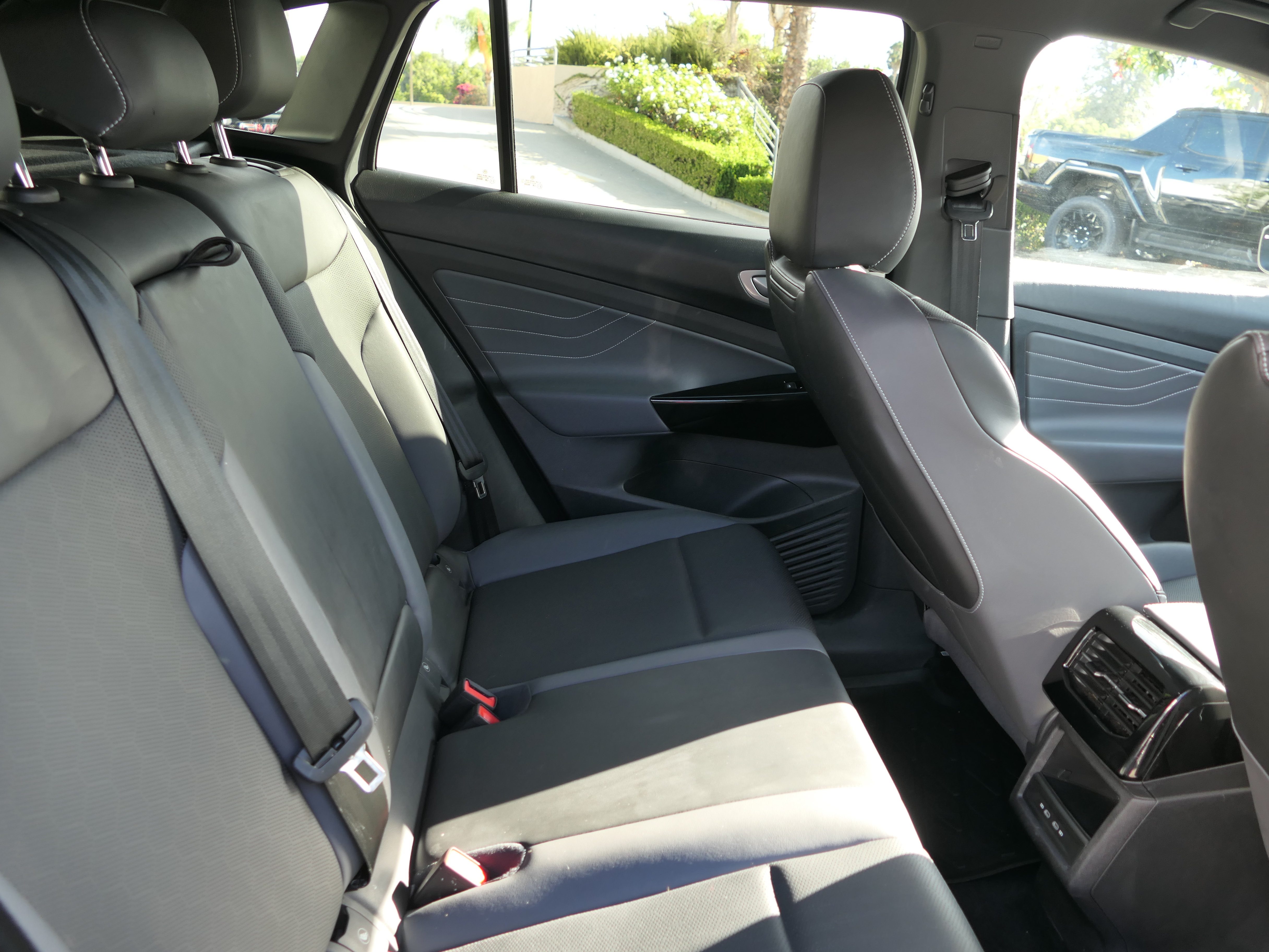 Used 2023 Volkswagen ID.4 Pro RWD image 24