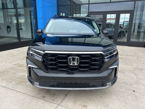 Used 2025 Honda Pilot Elite image 2